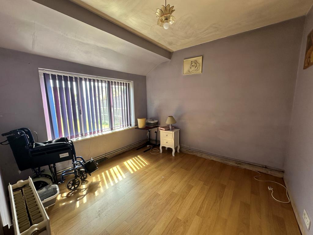 Lot: 46 - DETACHED BUNGALOW WITH POTENTIAL - Bedroom one